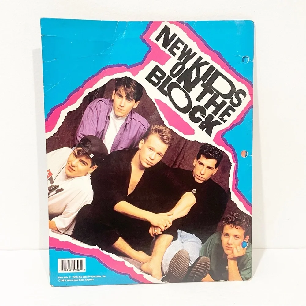 Vintage 1989 New Kids On The Block NKOTB Souvenir‎ 3 Ring Folder Posters Cutout